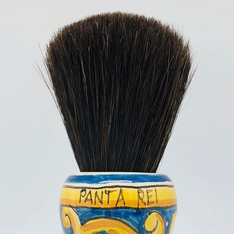 The horse hair is the characteristic hair used by Spanish barbers, just as the boar bristle is for Italian barbers.  Its characteristic, which distinguishes it from the other tuft of horse hair that we propose, is that the tips are natural, that is, not cut by the hand of man. Knot in very soft face, a velvet.